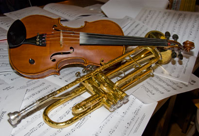 Photo of violin and Trumpet on top of sheet music